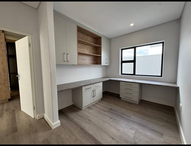 4 BEDROOM HOUSE FOR SALE IN SANDOWN